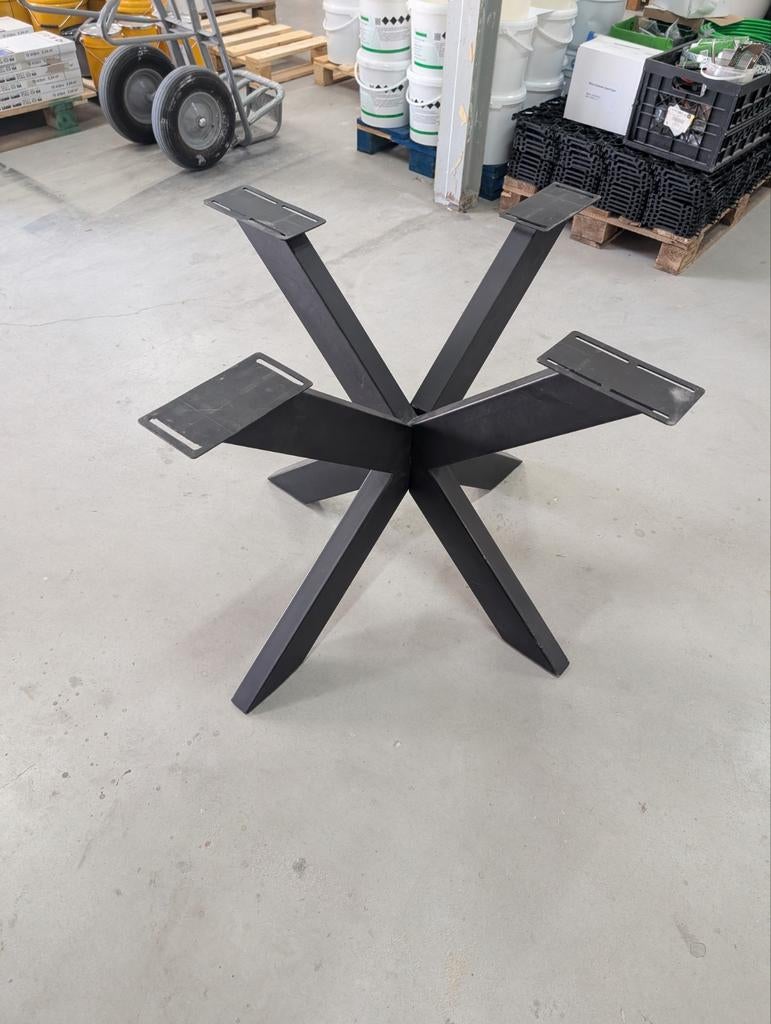 Zwart metalen spinpoot voor ronde of vierkante tafel, Ophalen, Tafelpoot, Minder dan 50 cm, Minder dan 50 cm