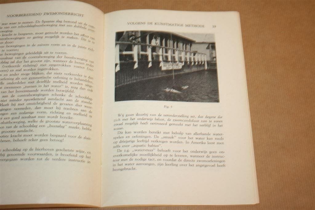 Hoe leer ik zwemmen? K.H. van Schagen - 1952, Boeken, Ophalen of Verzenden, Gelezen, Watersport en Hengelsport