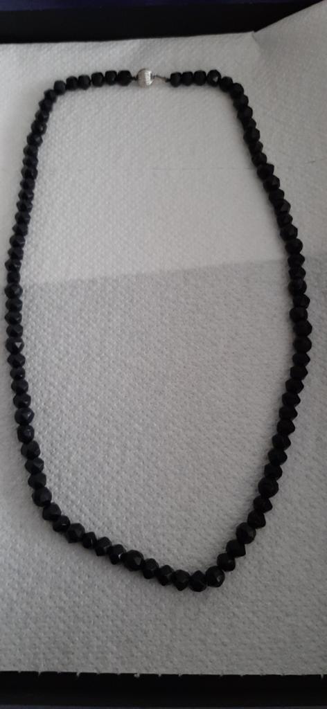 Elegante Zwarte Kralen Ketting - Tijdloos Design, Sieraden, Tassen en Uiterlijk, Kettingen, Ophalen of Verzenden, Zo goed als nieuw