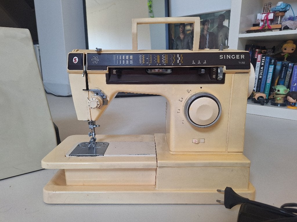 Singer 7136 naaimachine vintage, Ophalen
