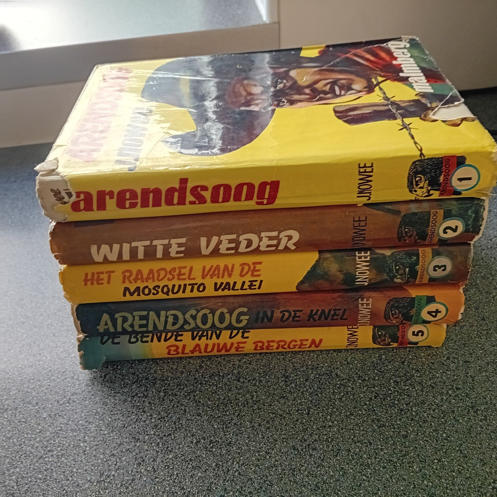 Arendsoog boeken, Ophalen