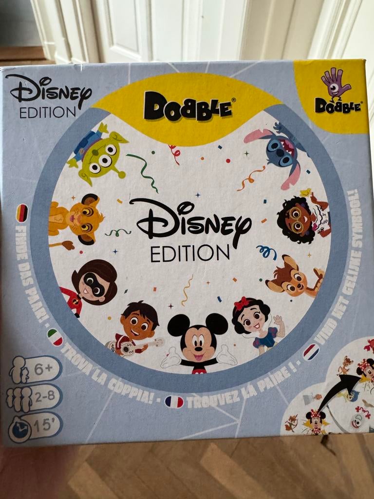 Dobble Disney Editie - Vind het gelijke symbool!, Hobby en Vrije tijd, Gezelschapsspellen | Bordspellen, Drie of vier spelers