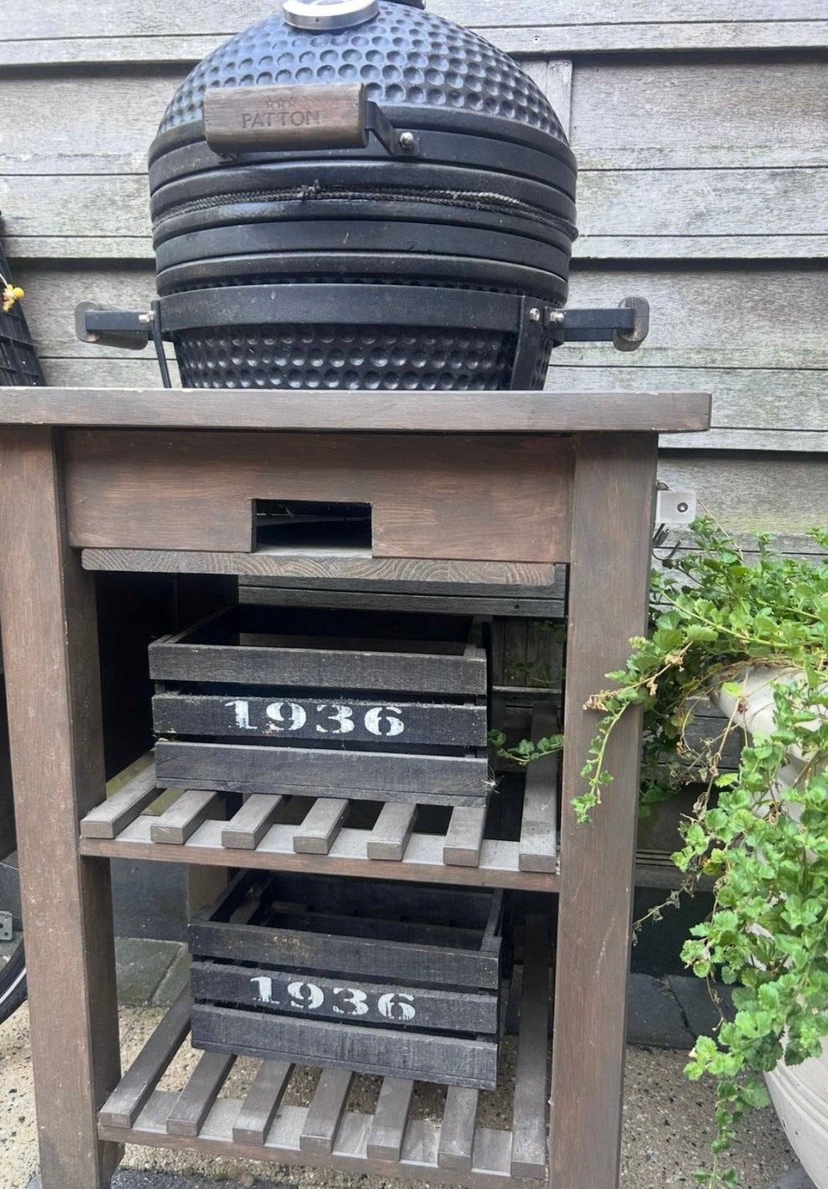 Kamado patton bbq met onderstel ikea, Ophalen, Gebruikt