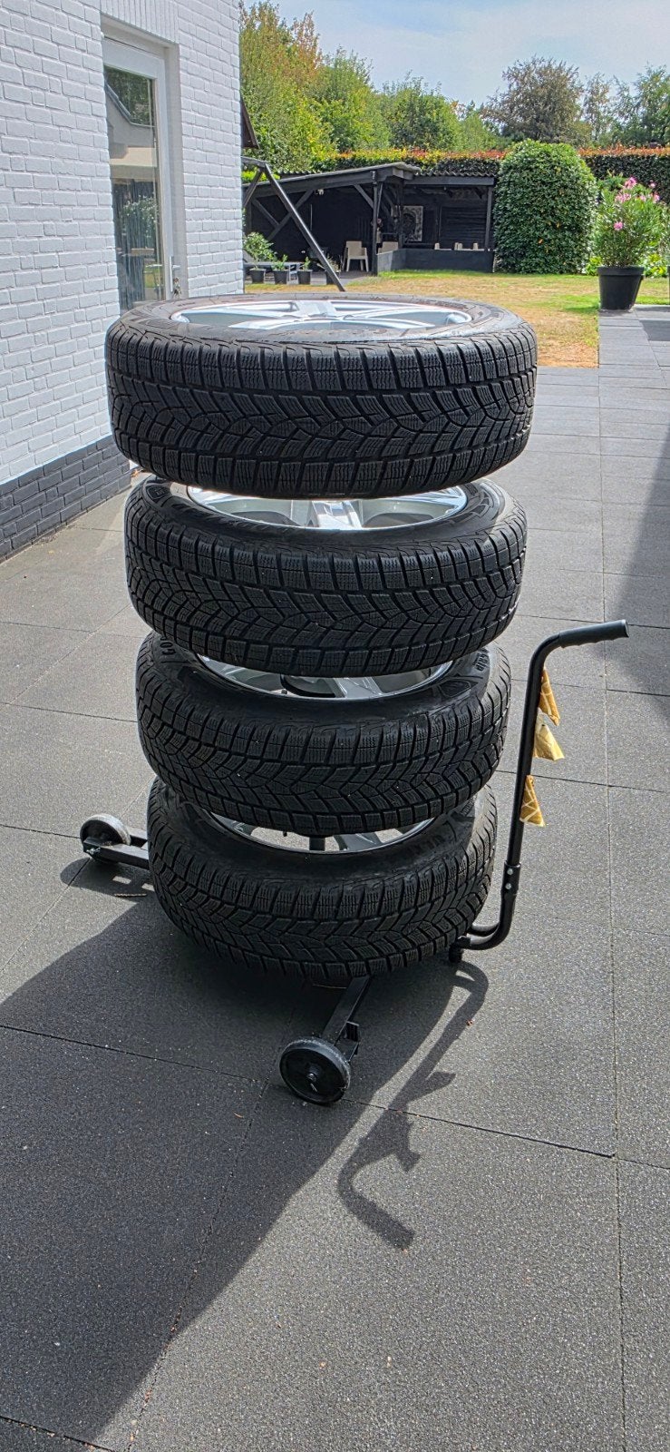 Foto 2 van Winterbanden op lichtmetalen velgen 225/60 R18 104V
