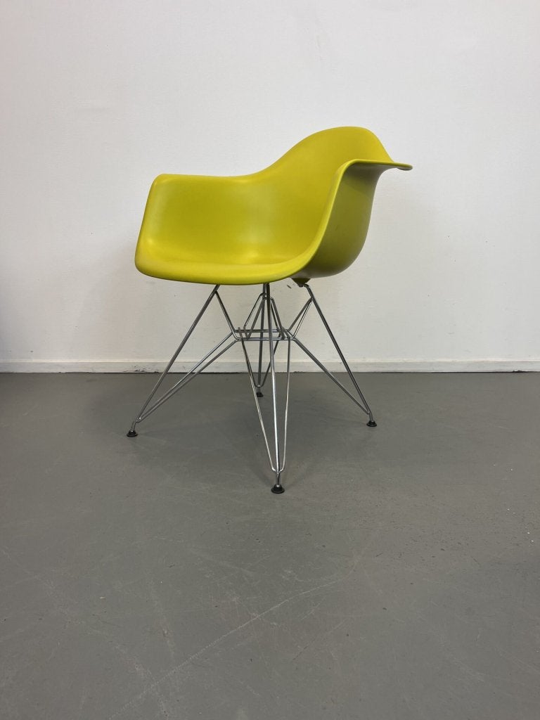 Vitra Eames DAR Stoel Mosterdgroen Kunststof - Chroom, Niet ingevuld, Zo goed als nieuw, Niet ingevuld, Niet ingevuld