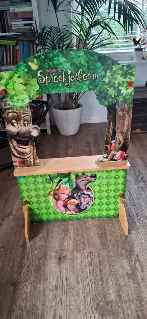Sprookjesboom poppenkast met 32 handpoppen, Ophalen