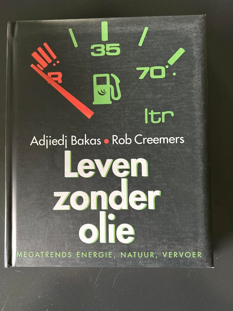 Leven zonder olie - Adjiedj Bakas & Rob Creemers, Ophalen of Verzenden, Zo goed als nieuw