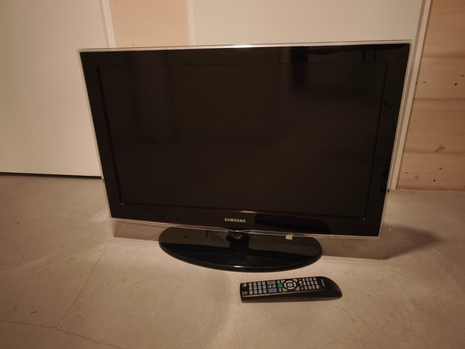 Samsung 32 inch HD Ready LCD TV (Model: LE32D450), Ophalen, 50 Hz, Samsung