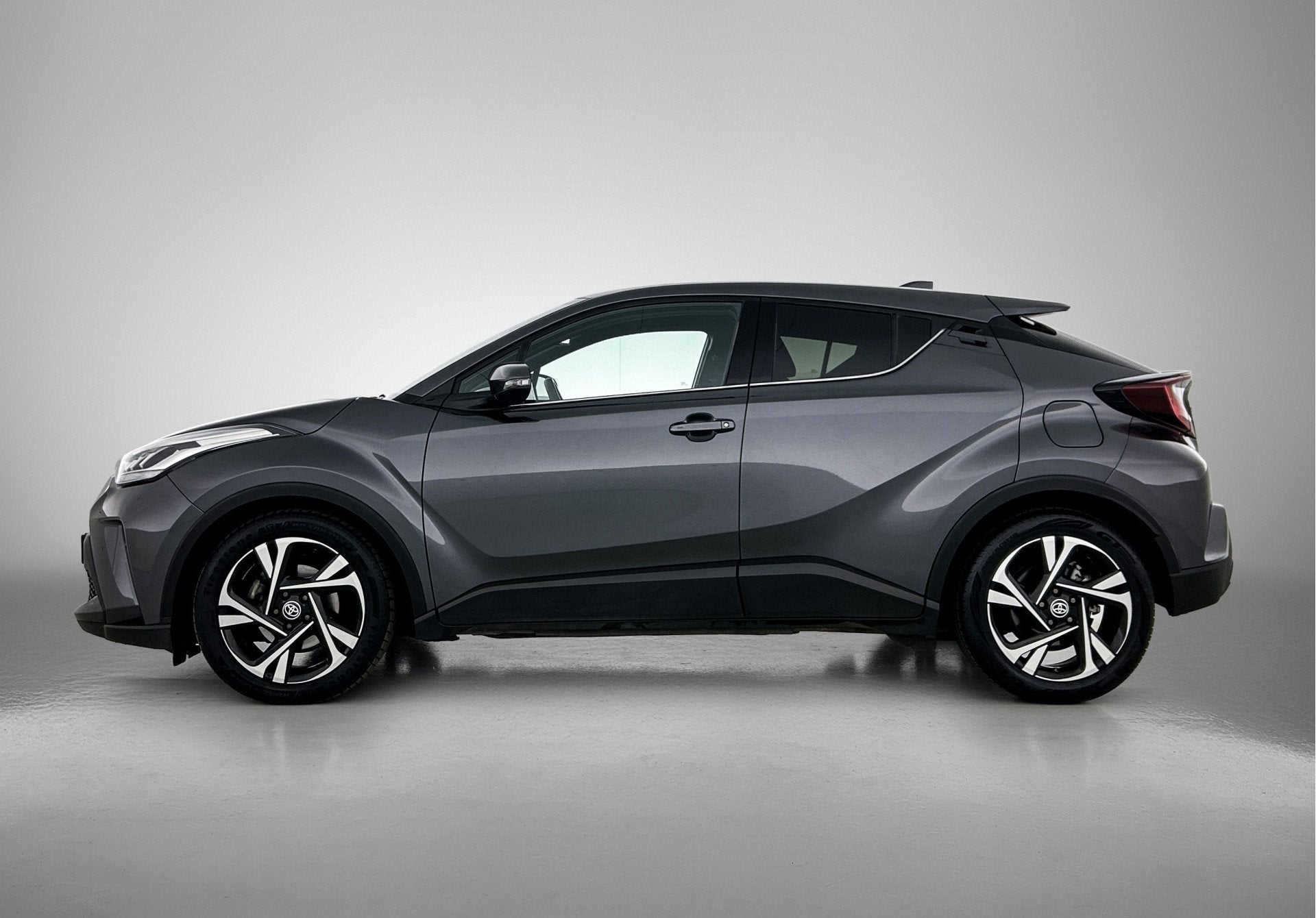 Toyota C-HR 2.0 Hybrid Dynamic | BTW voertuig | Dodehoek det, 4 cilinders, Leder en Stof, Bedrijf, 19 km/l