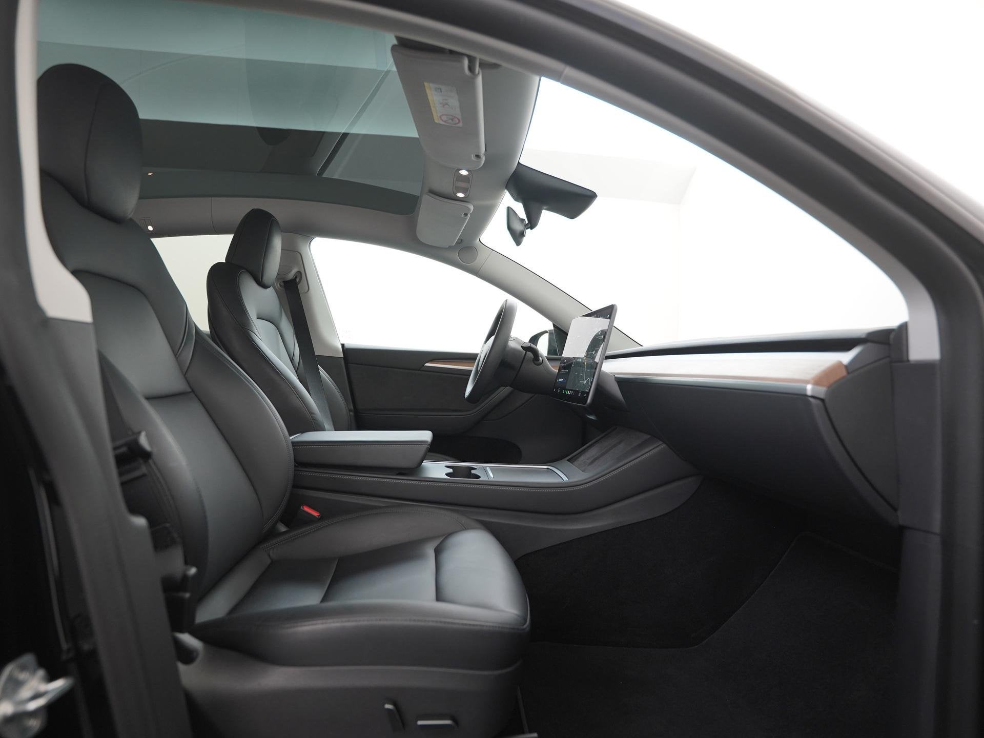 Tesla Model Y RWD 58 kWh | SOH 93% | Panoramadak | Zondag Op, Auto's, Automaat, 375 min, Zwart, Origineel Nederlands