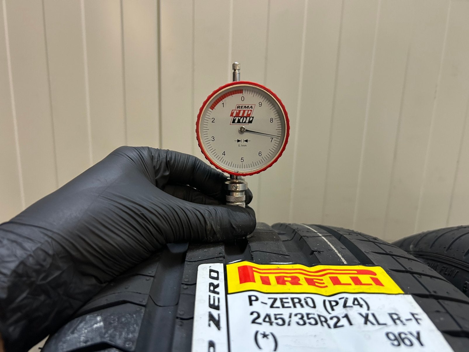 245 30 21 Pirelli P-Zero RFT * 2 stuks, Band(en), **, **, Zomerbanden
