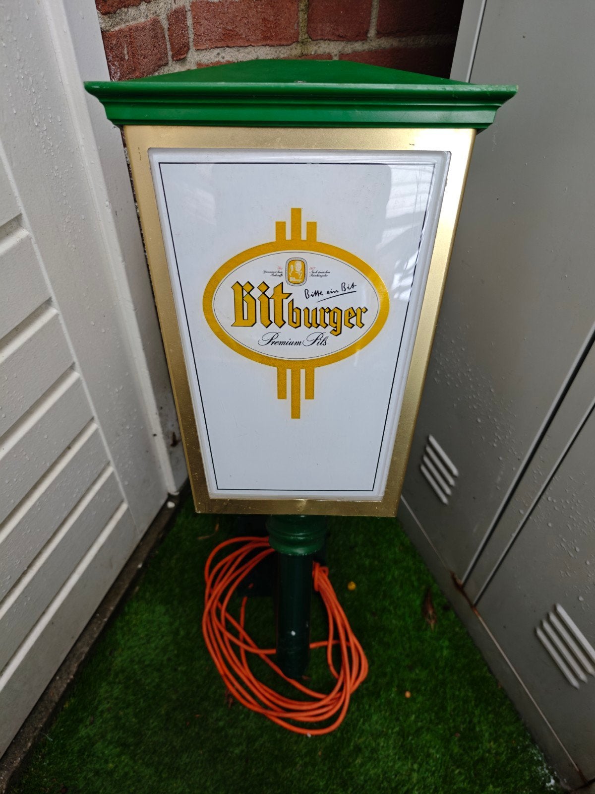 Bitburger lamp, Verzamelen, Ophalen of Verzenden, Zo goed als nieuw, Reclamebord, Plaat of Schild, Overige merken