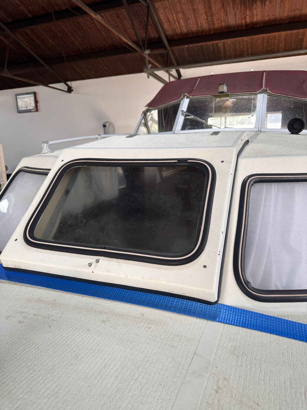 Foto 20 van Comfortabele polyester kajuitboot diesel inboard + trailer