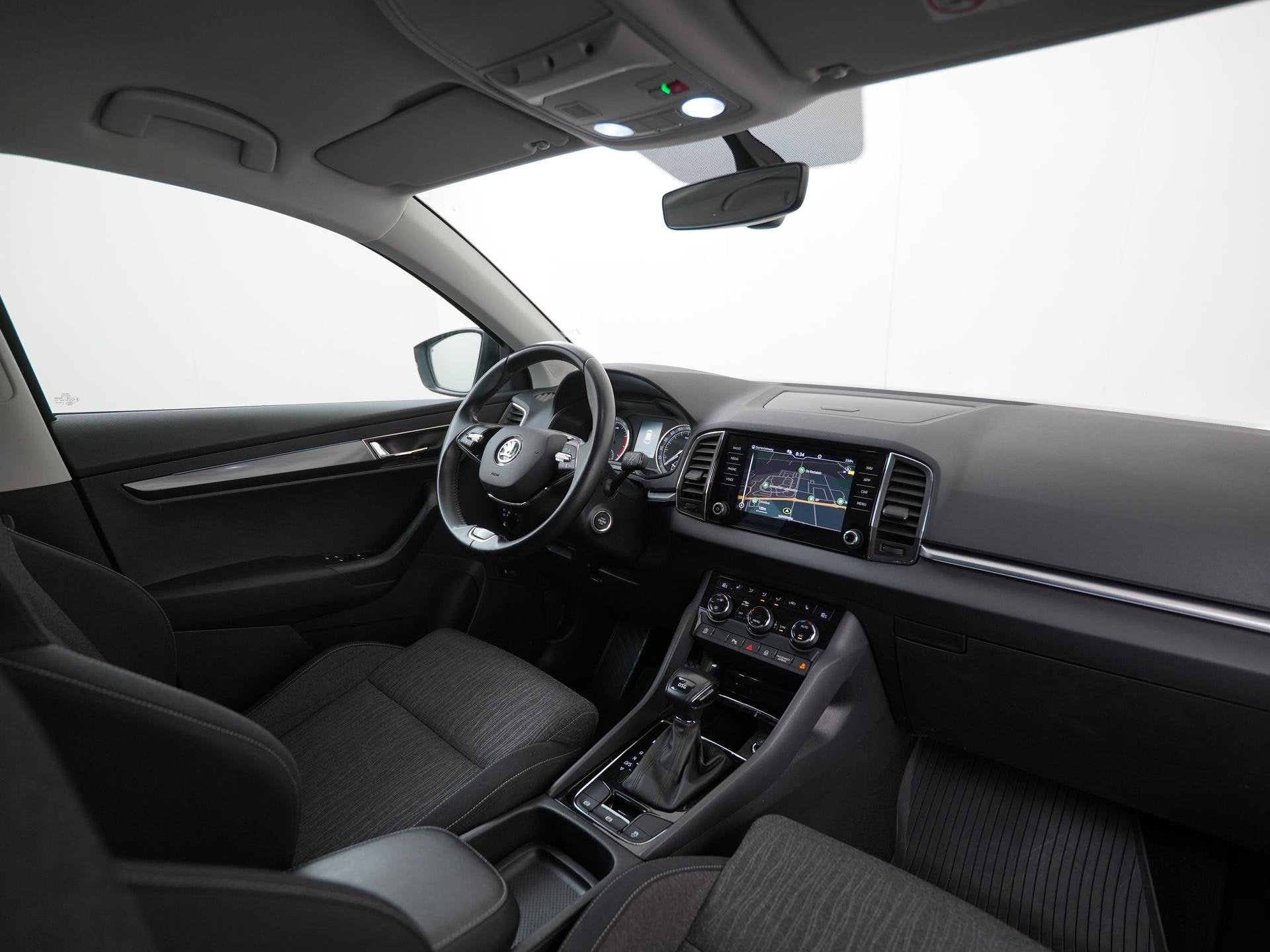 Skoda Karoq 1.5 TSI ACT Business Edition DSG | Trekhaak | Ca, Auto's, Dealer onderhouden, Stof, 4 cilinders, 150 pk