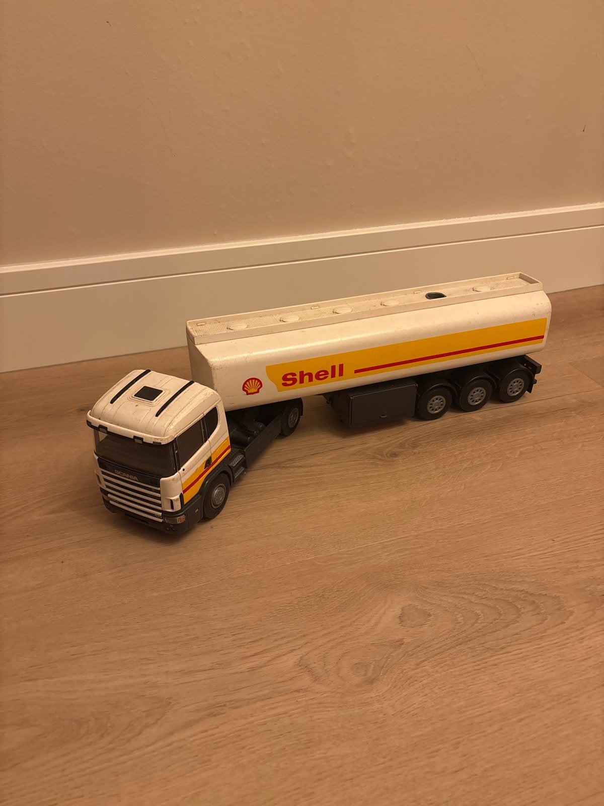 Emek Scania 124G 420 Shell tankwagen, Ophalen of Verzenden, Zo goed als nieuw, Auto, Overige merken