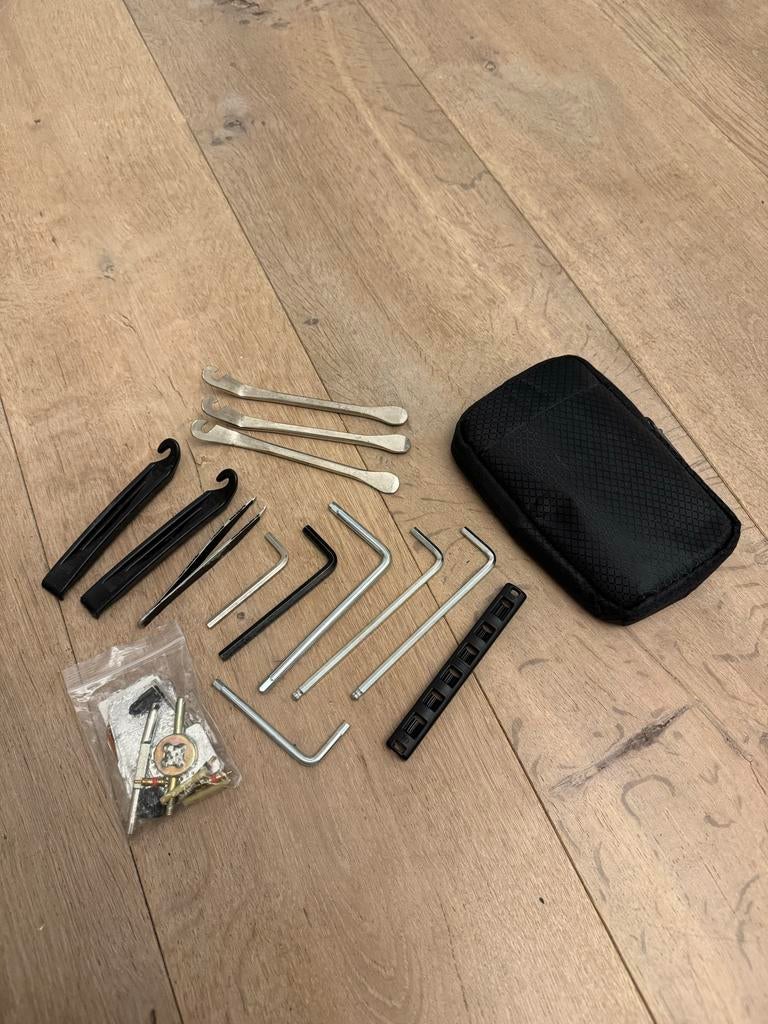 Fietsreparatieset met gereedschap en opbergtas, Ophalen of Verzenden, Gebruikt, Gereedschapsset