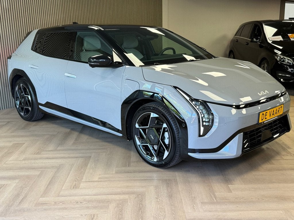 Kia EV4 GT-PlusLine 81.4 kWh SoH 100% 594KM BEREIK HUD NAVI, Auto's, Kia, 81 kWh, Gebruikt, Zwart, Leder