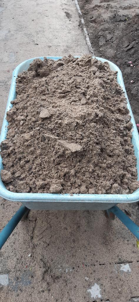 2 kruiwagens met ophoogzand, Tuin en Terras, Ophalen, Gebruikt, Ophoogzand