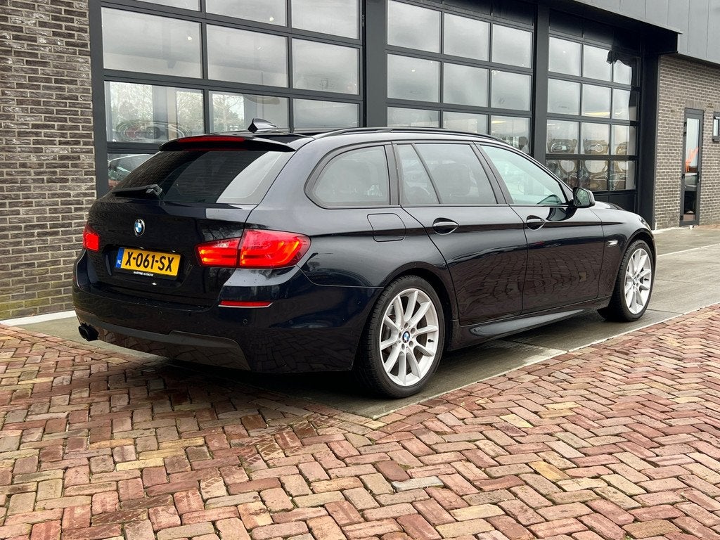 BMW 5-serie Touring 525xd High Executive | Pano | Carplay |, Automaat, Euro 5, Zwart, 2000 kg