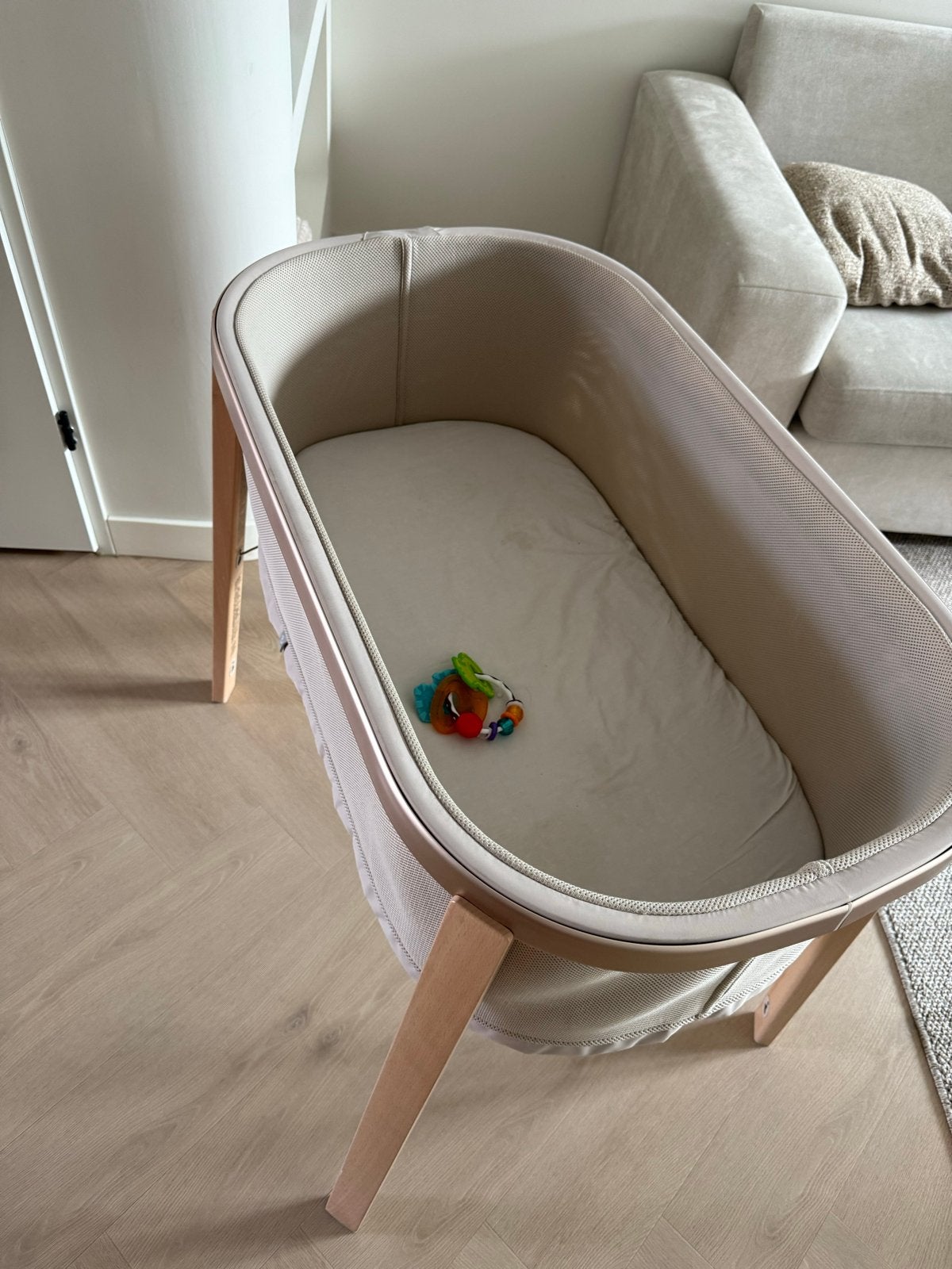 Stokke Snoozi Wieg - Sandy Beige, Kinderen en Baby's, Babywiegjes en Ledikanten, Zo goed als nieuw, Wieg, Ophalen of Verzenden