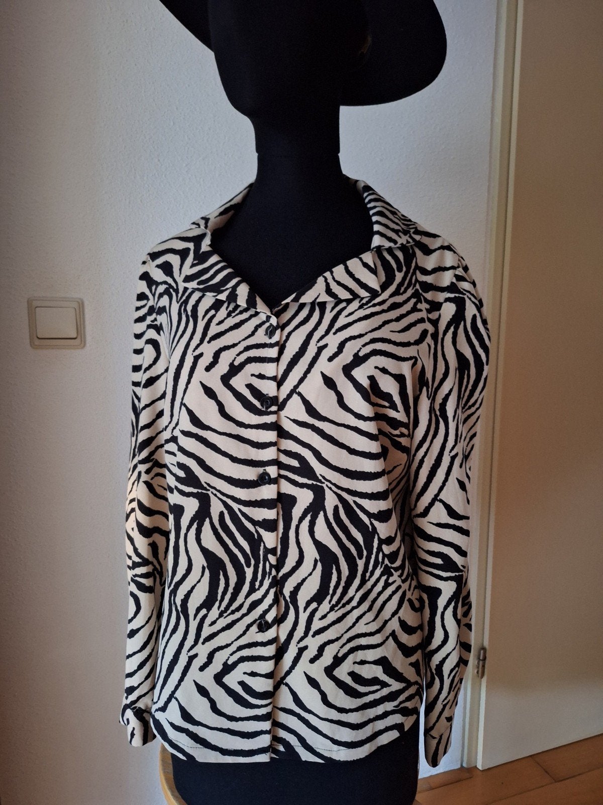 Blouse met Zebrastrepen - Maat M/38, Maat 38/40 (M), Beige, Ophalen of Verzenden, Zo goed als nieuw