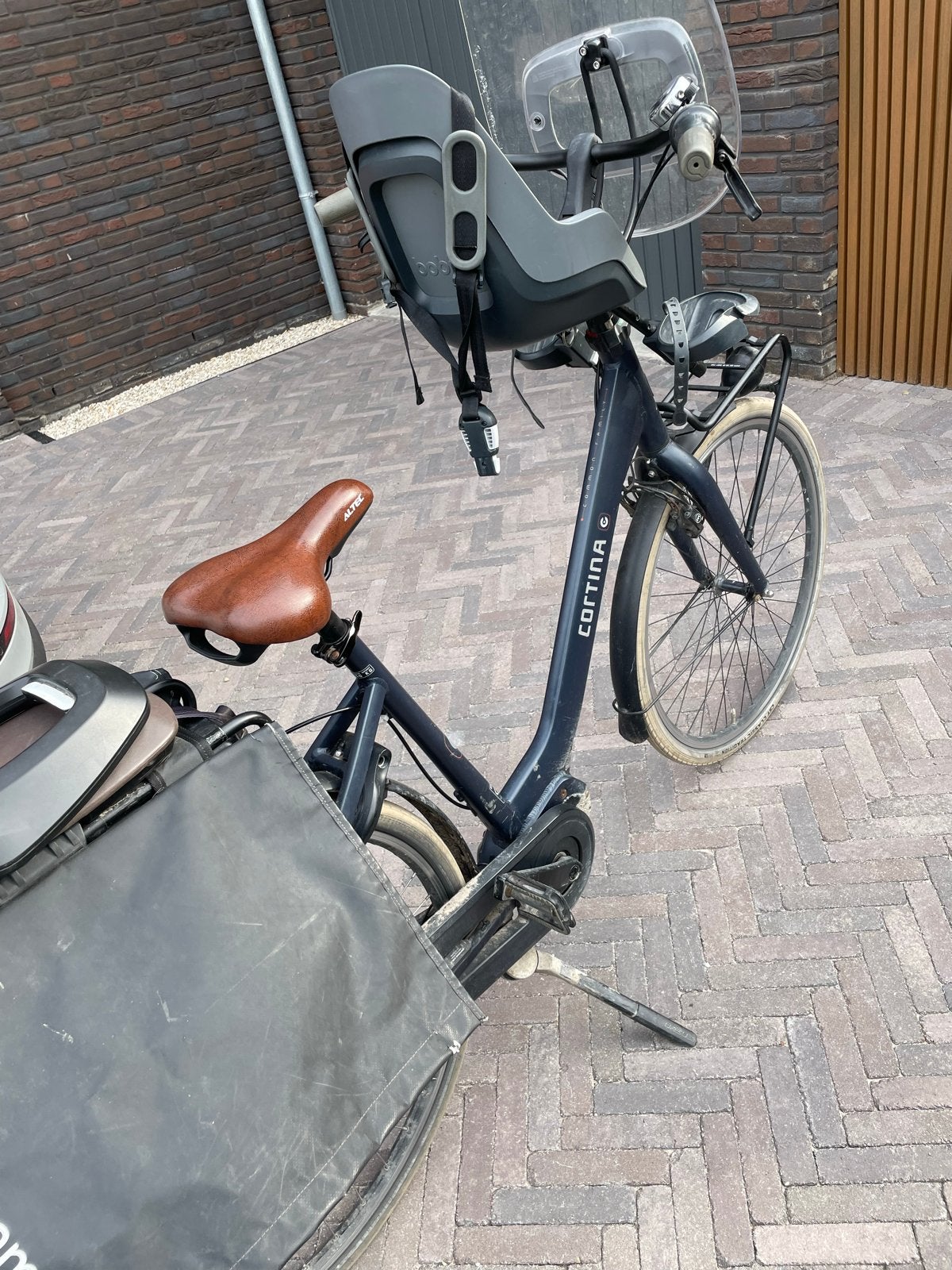 Cortina E-bike met kinderzitje en 2 opladers, Fietsen en Brommers, Ophalen, Gebruikt, 50 km per accu of meer, Cortina