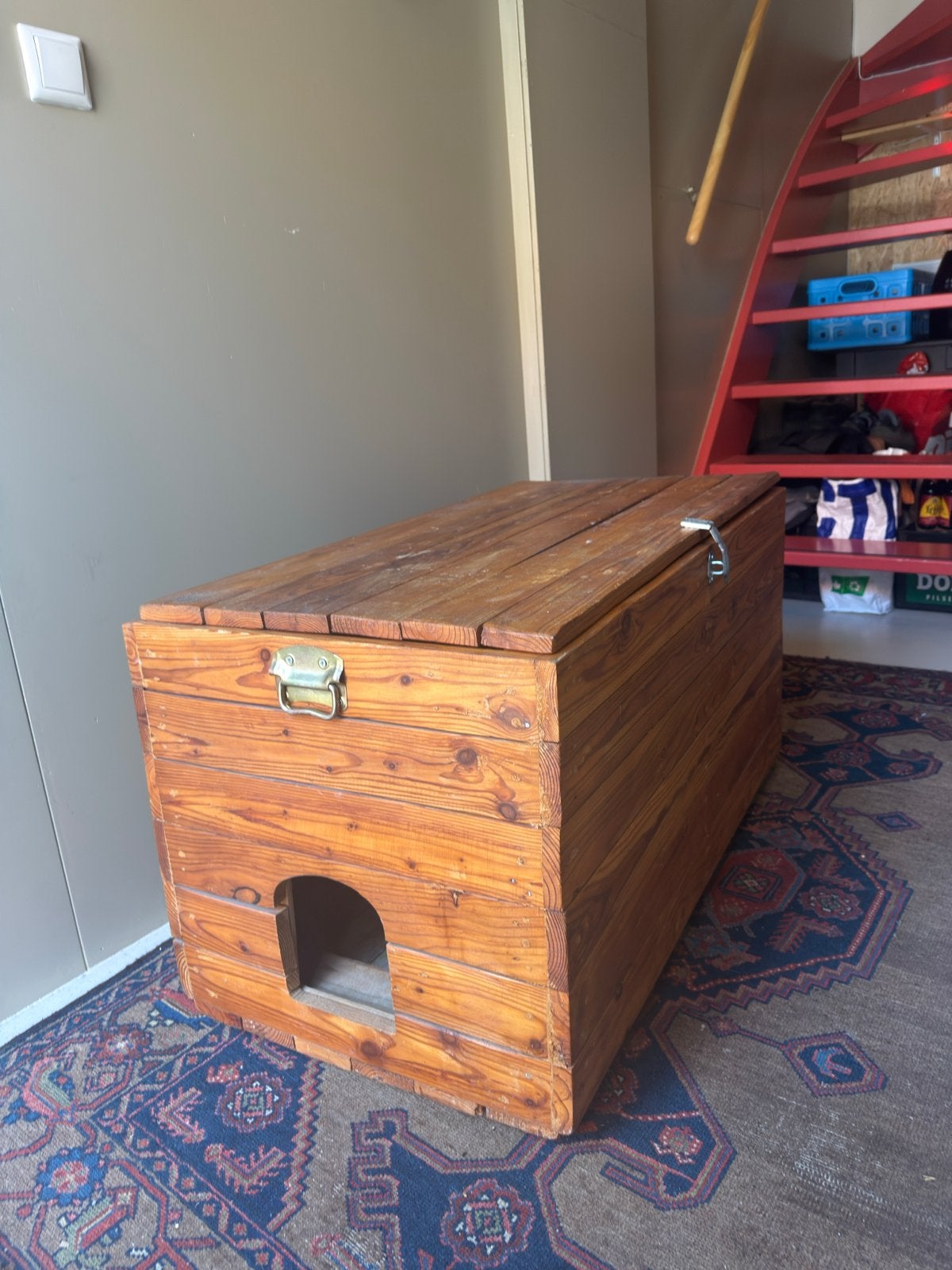 Houten kist met uitsparing voor huisdier/kat, 50 – 75, Gebruikt, 100 tot 150 cm, Ophalen of Verzenden