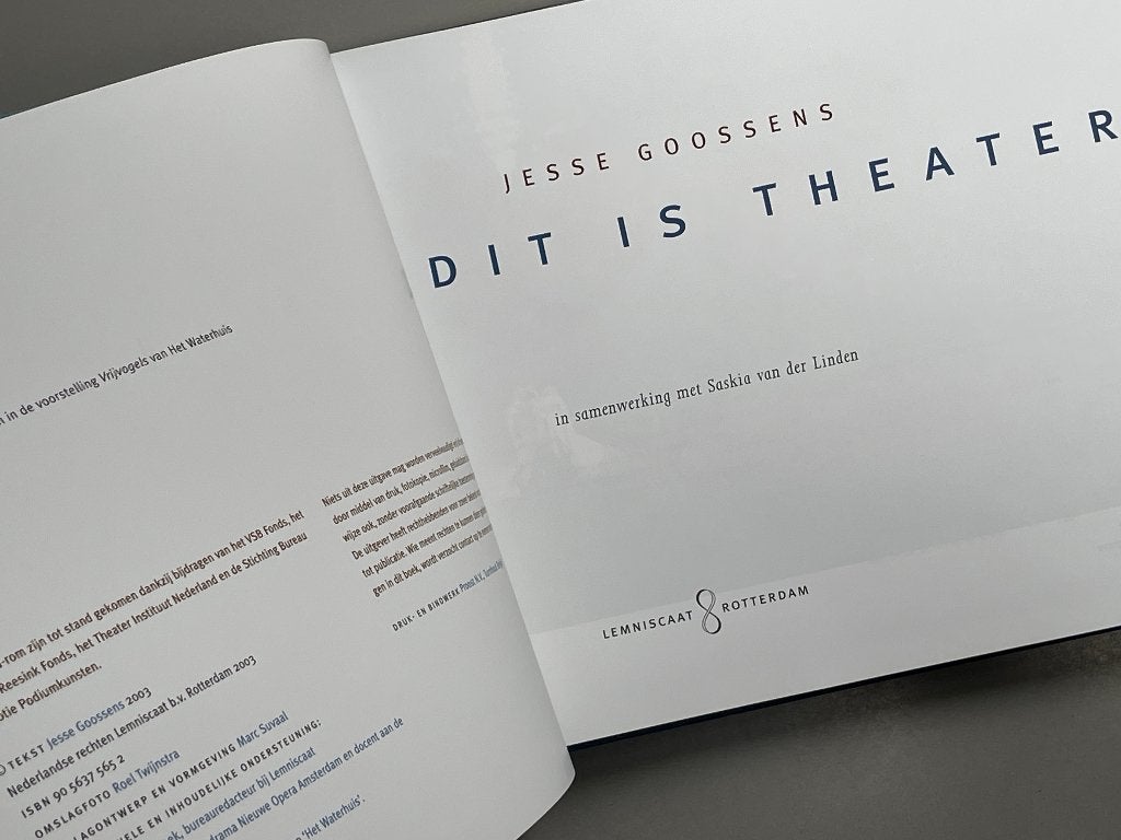 Dit is theater (2003) Jesse Goossens, Ophalen of Verzenden, Zo goed als nieuw, Toneel