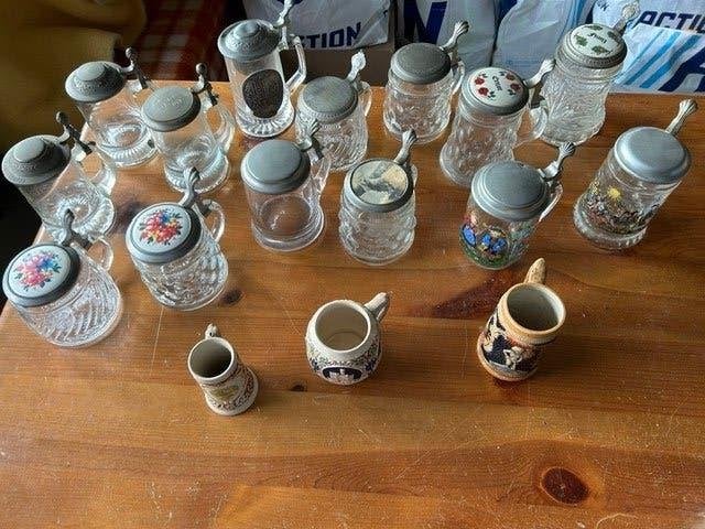 Verzameling 38 Duitse bierpullen o.a. met tinnen deksels etc, Antiek en Kunst, Ophalen