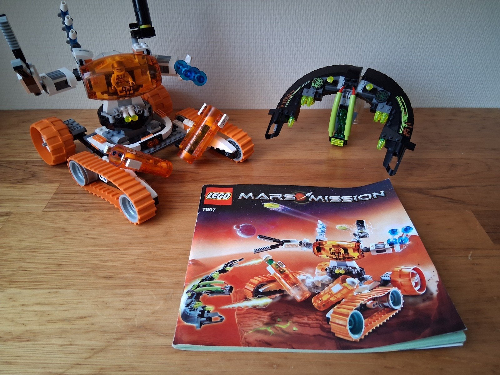 Lego mars mission 7697
Claw-Tank Hinderlaag Compleet +boekje, Ophalen of Verzenden