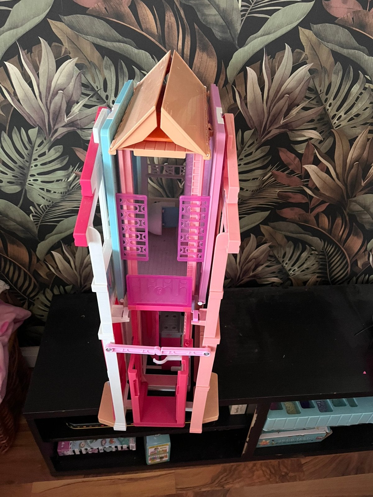 Barbie huis met auto en kleding kast, barbies en kleding, Ophalen, Gebruikt, Barbie