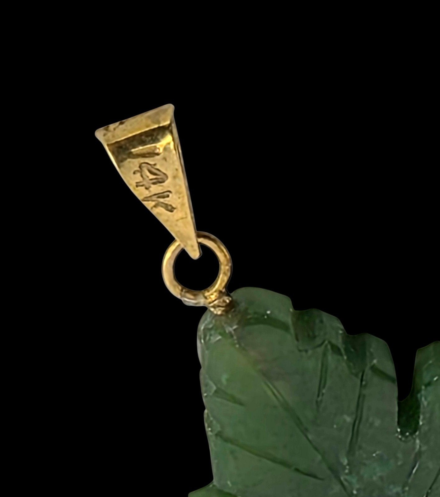 14 k goud &amp; jade canadees esdoorn blad hanger, Verzenden, Goud, Hanger