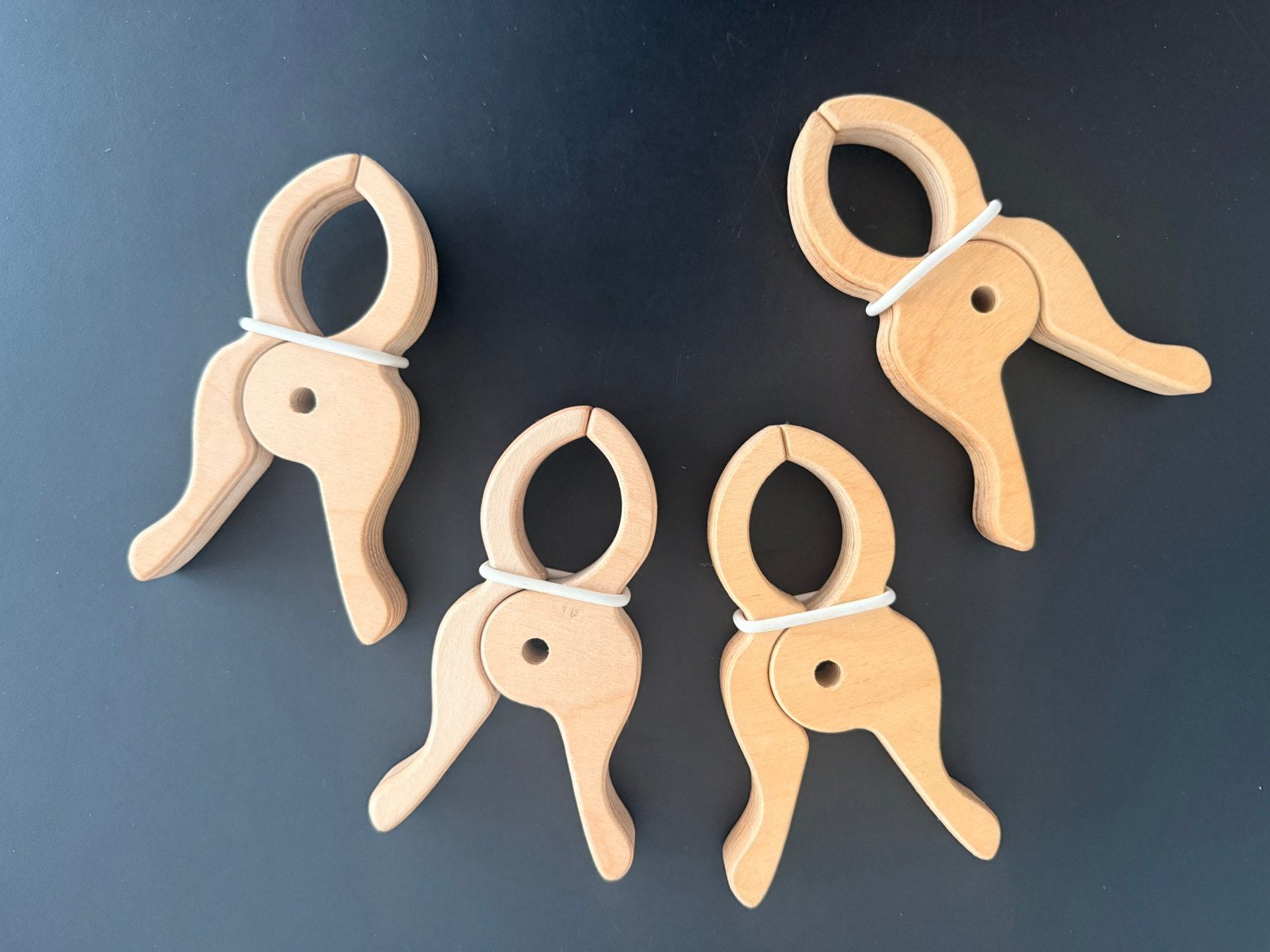 Set 4 grote houten reuzenknijpers / klemmen, Ophalen of Verzenden, Zo goed als nieuw