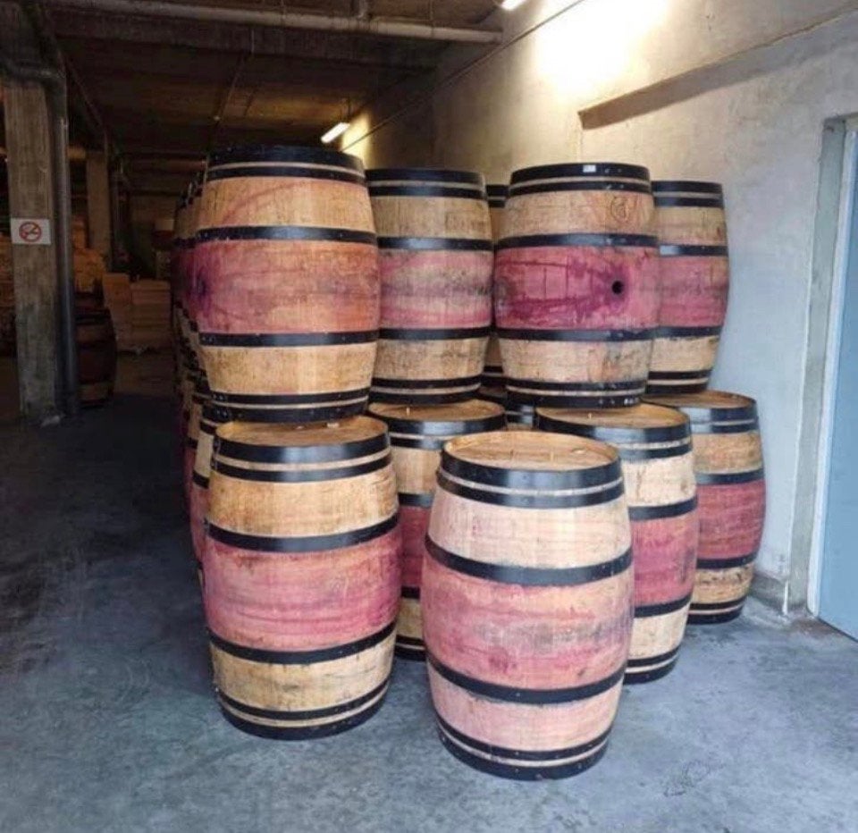 Houten regenton met zwarte banden, Ophalen, 150 liter of meer, Zo goed als nieuw, Bb