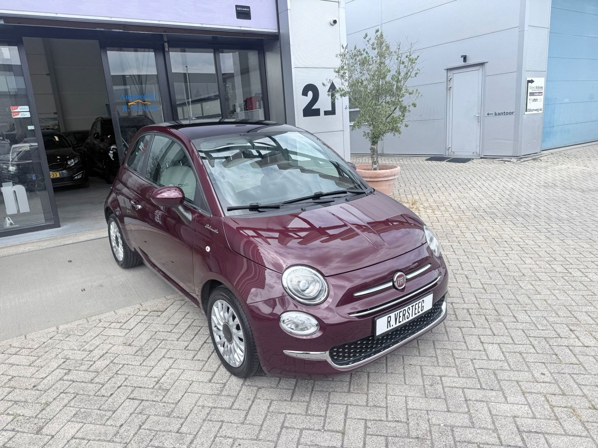 Fiat 500 1.0 Hybrid DolceVita! AIRCO! CRUISE! PANO! INRUIL M, Gebruikt, Bedrijf, Handgeschakeld, Grijs