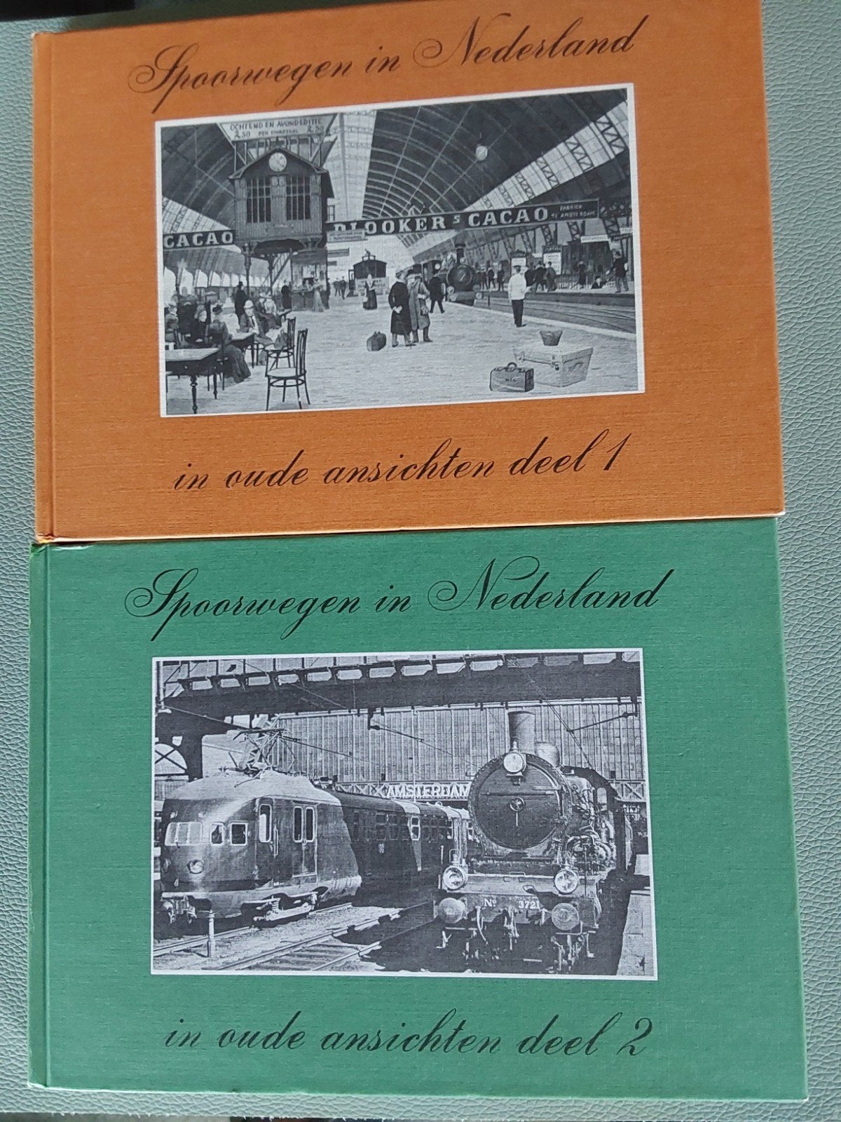 Spoorwegen in Nederland: Oude Ansichten Deel 1 & 2, Ophalen of Verzenden, Gelezen, Trein
