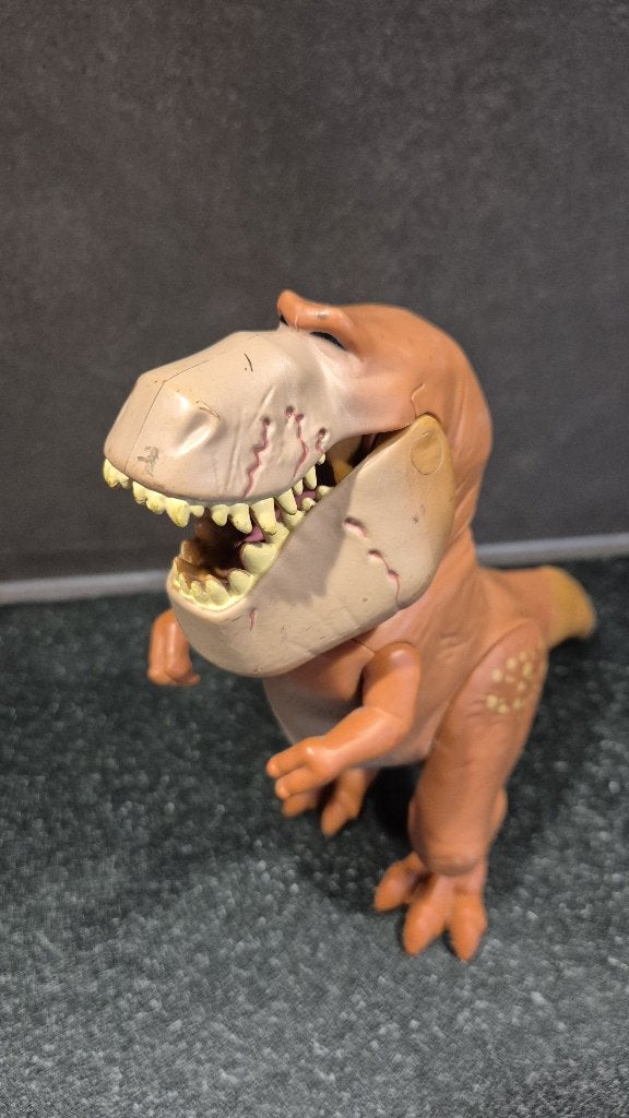 Butch, The Good Dinosaur figuur. Pixar. 25cm. 6B14, Tweedehands verkoop, Tweedehands verkoop, Gebruikt, Ophalen of Verzenden