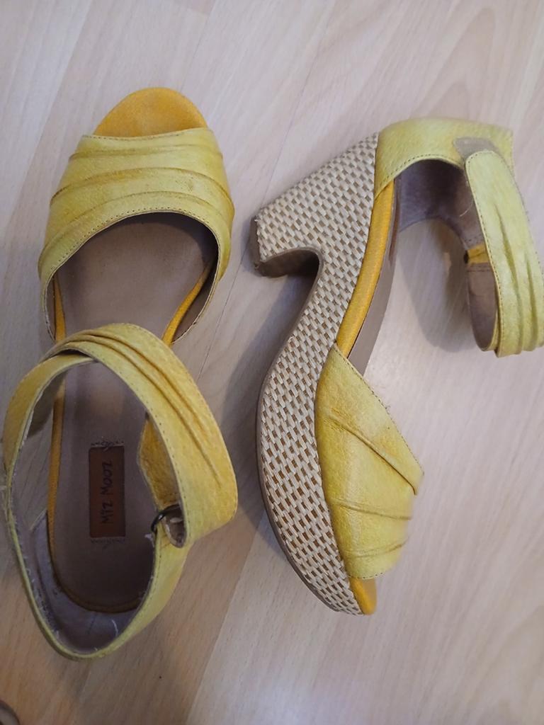 Maat 40 Miz Mooz leren sandalen CANCAN geel retro vintage, Miz Mooz, Geel, Zo goed als nieuw, Sandalen of Muiltjes