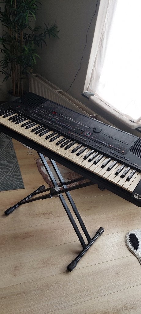 Keyboard Yamaha PSR-510 inclusief adapter en standaard, Muziek en Instrumenten, Keyboards, Ophalen, Yamaha, Midi-aansluiting, 61 toetsen