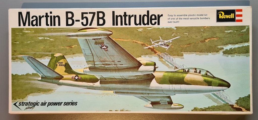 Revell 1/81 Scale Martin B-57B Intruder, 1:72 tot 1:144, Revell, Ophalen of Verzenden, Zo goed als nieuw