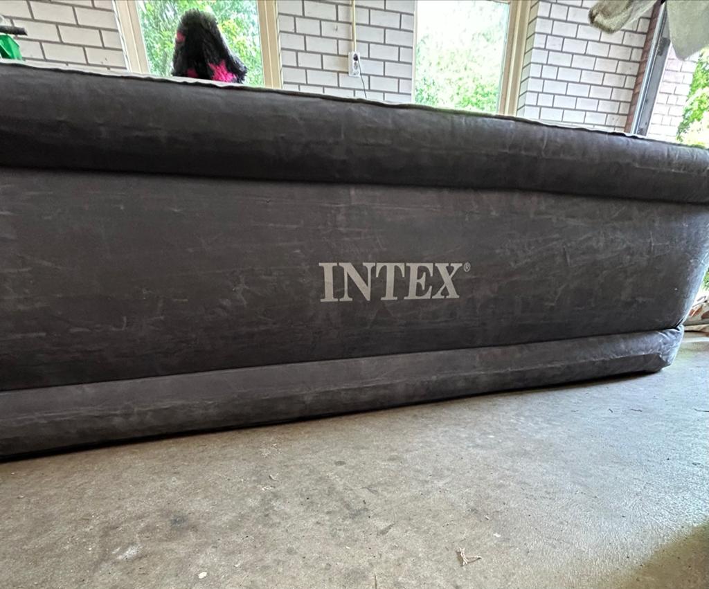 Intex Luchtbed met Ingebouwde Pomp - 2-persoons, Ophalen, Ingebouwde pomp, Gebruikt, 2-persoons