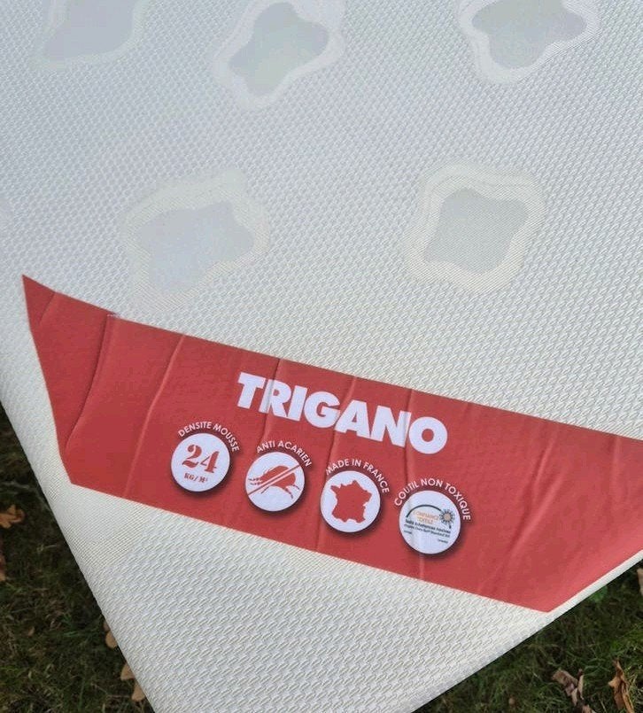 Trigano matras en bedbodem 140x190 cm, Ophalen, Gebruikt, Tweepersoons, Matras