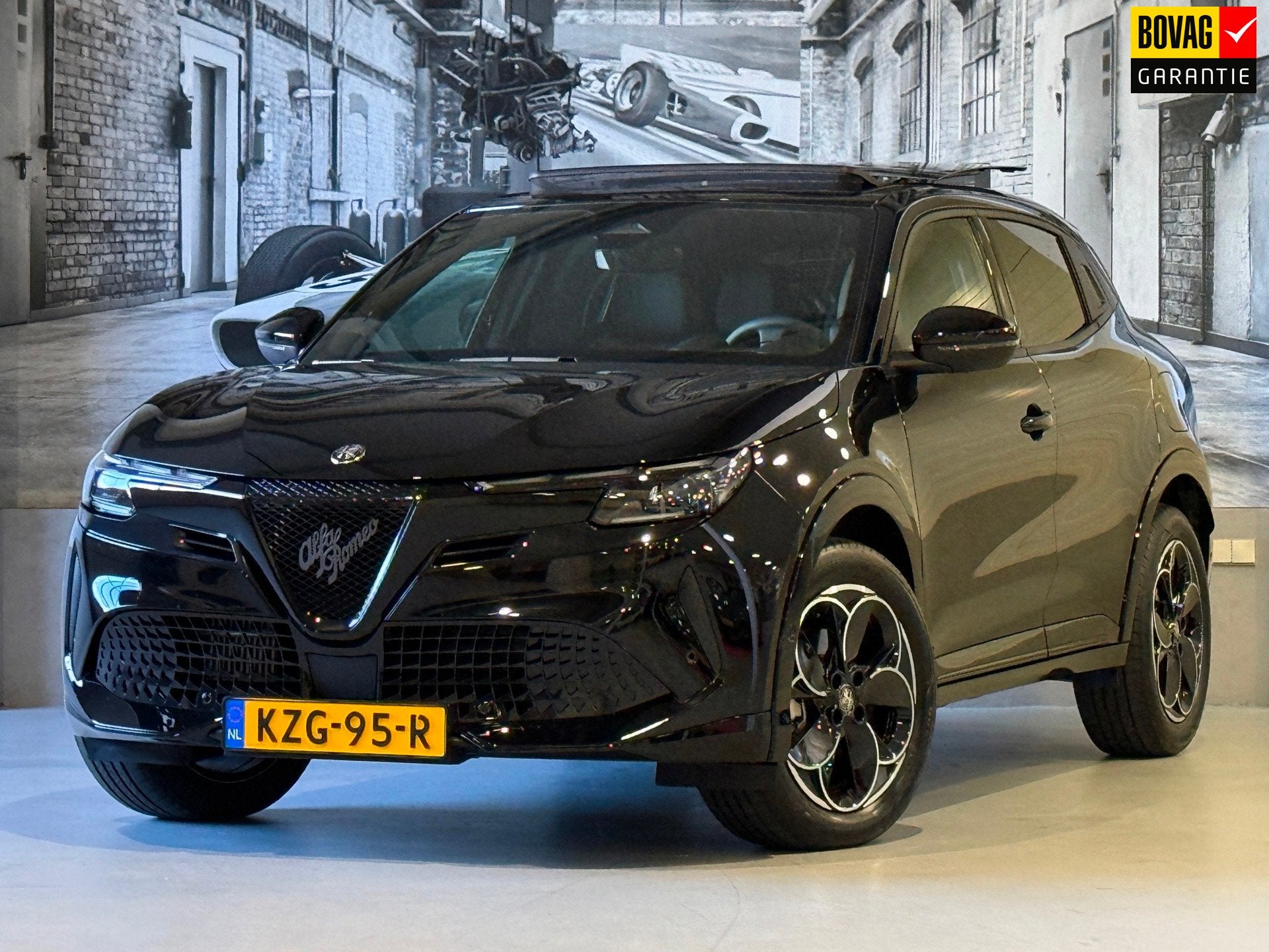 Alfa Romeo Junior 1.2 Turbo Hybrid Ibrida Ti Black Edition, Auto's, 145 pk, Zwart, 1199 cc, 15 kWh