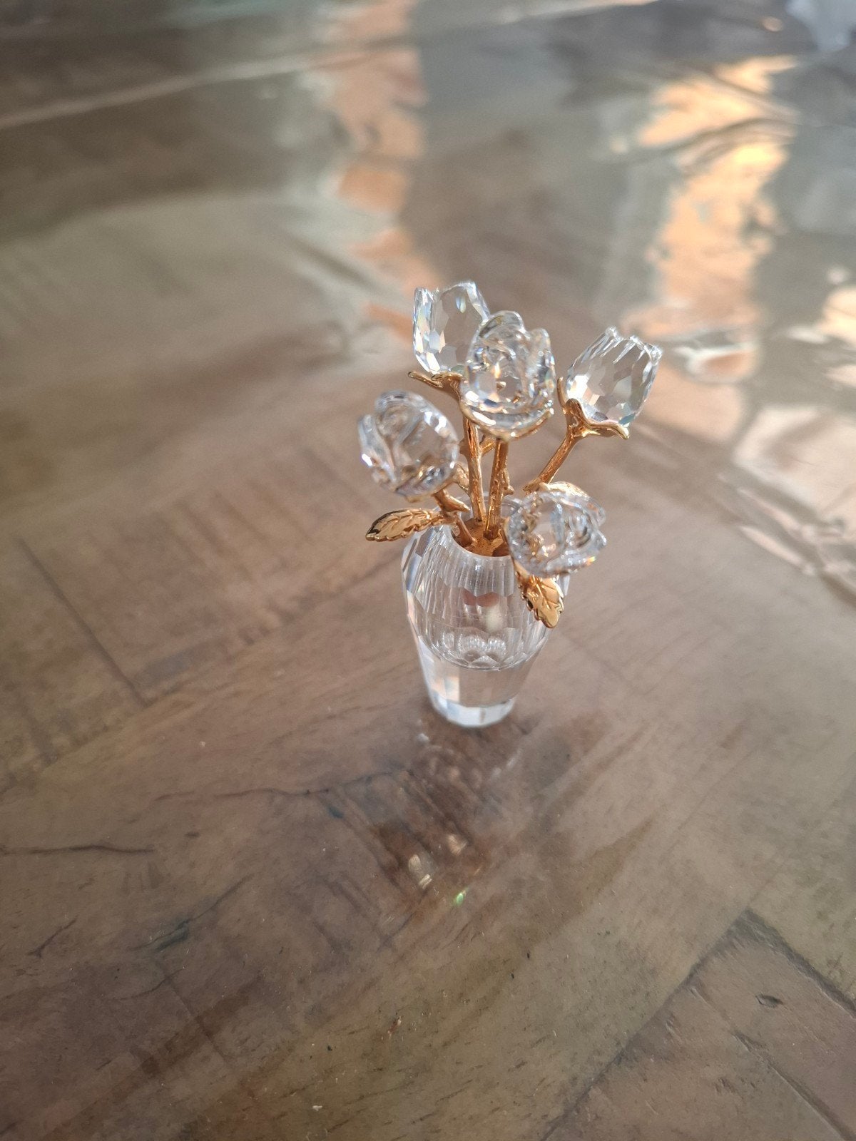 Swarovski kristallen rozen in vaasje, Ophalen, Zo goed als nieuw, Figuurtje