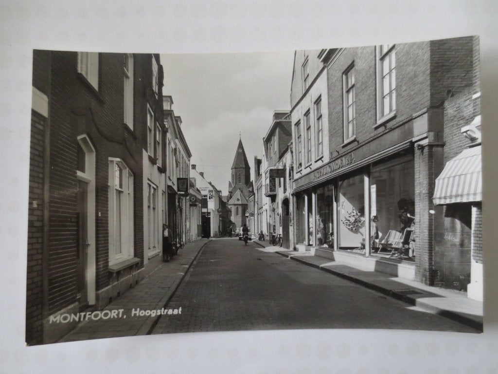 Ansichtkaart : Montfoort Hoogstraat . Ongelopen kaart., Verzamelen, Ansichtkaarten | Nederland, Ophalen of Verzenden, 1940 tot 1960