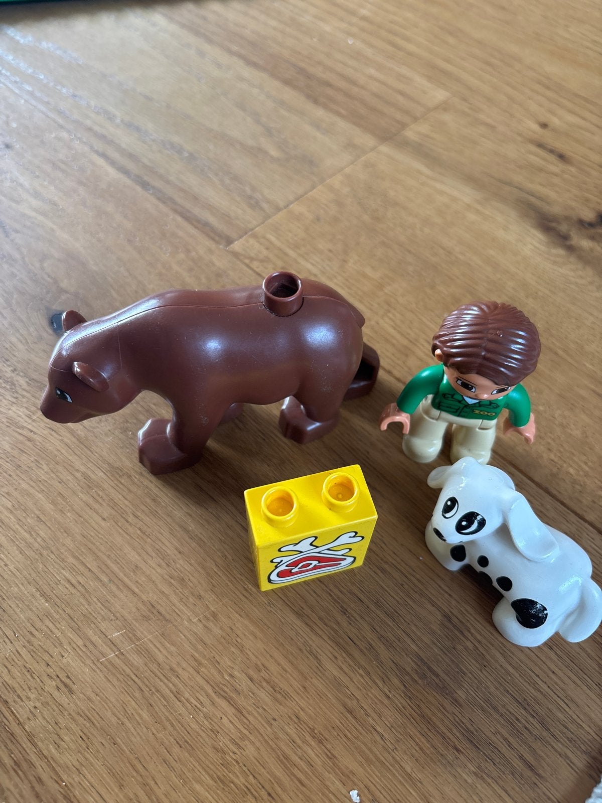 Duplo berenverzorger met beer, hond en voerblokje, Inclusief minifiguren, Gebruikt, Ophalen of Verzenden, Minifiguur