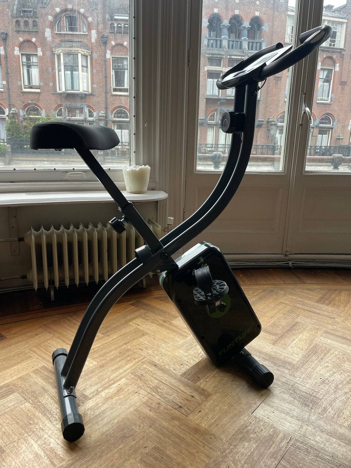 Hometrainer - Inklapbaar met tablethouder, Ophalen, Zo goed als nieuw, Metaal, Benen