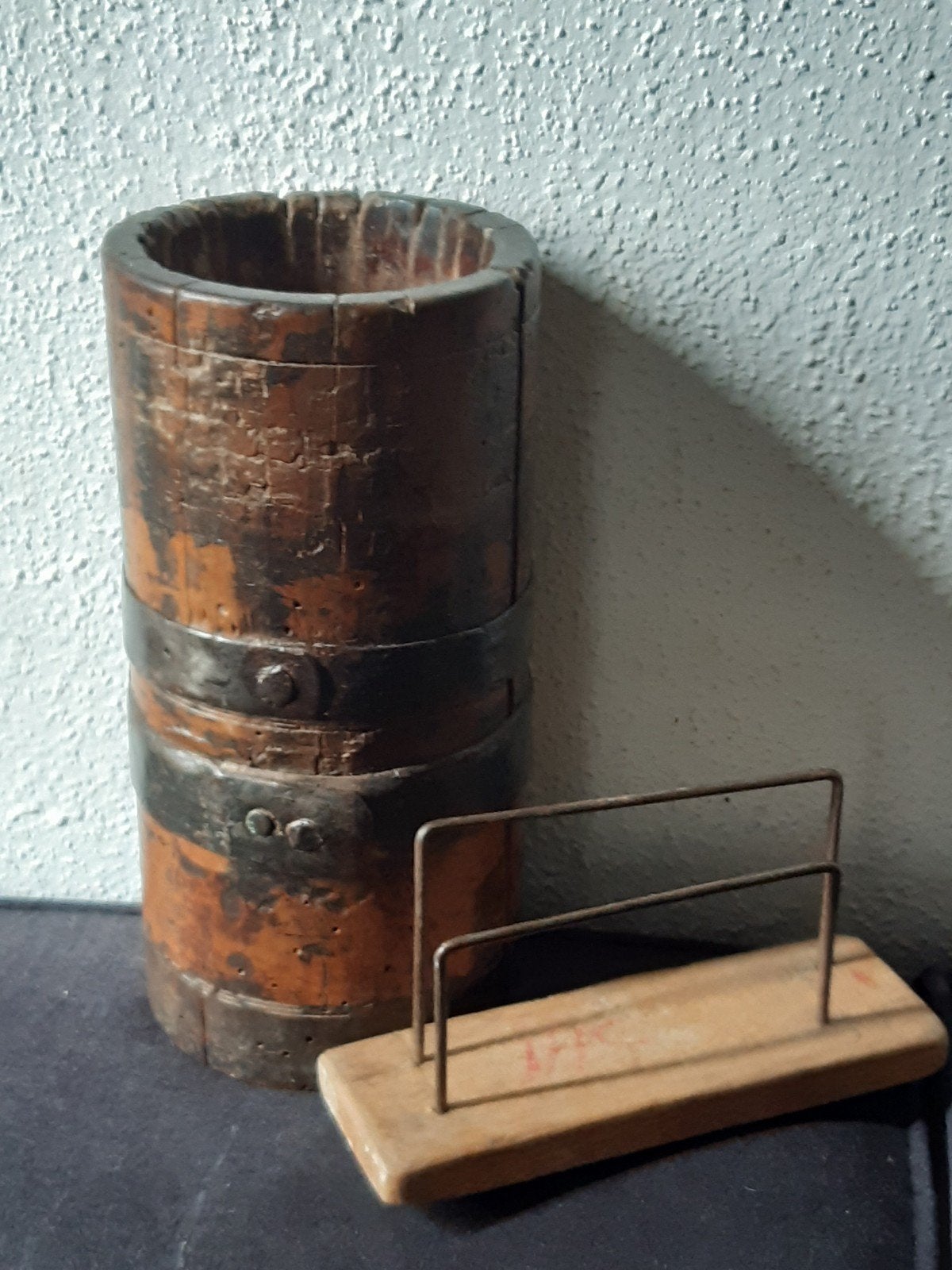 Houten shabby pot "vaas"met smeedijzeren banden,robuust, Ophalen of Verzenden