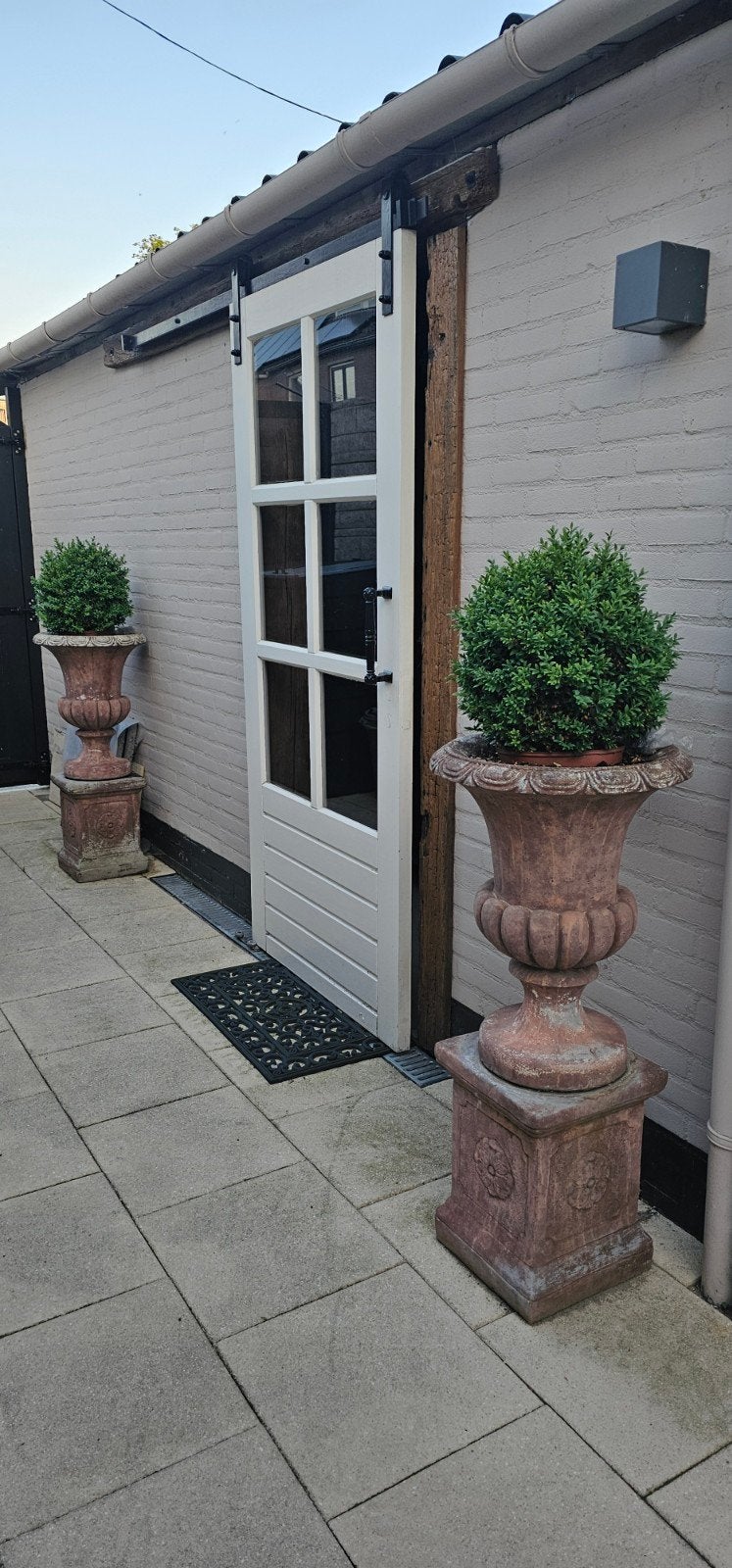 Decoratieve bloempot met sokkel - Klassieke stijl, Tuin en Terras, Bloembakken en Plantenbakken, Ophalen, Gebruikt, Minder dan 60 cm