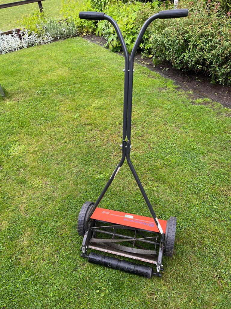 Husqvarna 54 Handgrasmaaier - Perfect voor kleine gazons, Tuin en Terras, Ophalen, Gebruikt, Handgrasmaaier, 30 t/m 39 cm
